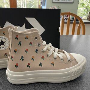 Chuck Taylor All Star Lift Platform Embroidered Roses Womens 6.5